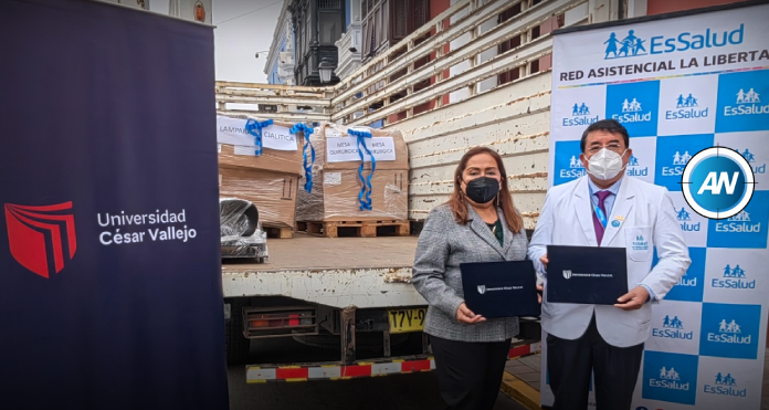 La UCV entrega equipos quirúrgicos a EsSalud La Libertad. Foto: Agencia de Noticias.