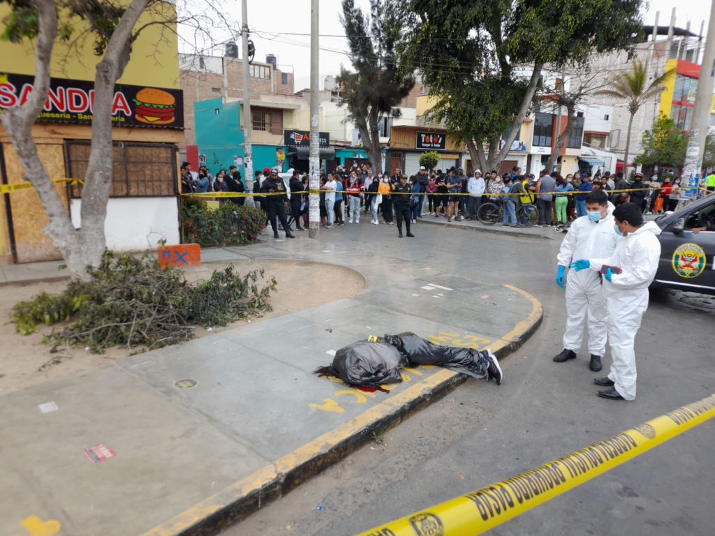 Joven es asesinada frente a la Upao 