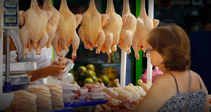 Piden a las autoridades fiscalizar el precio de venta de pollo a minoristas