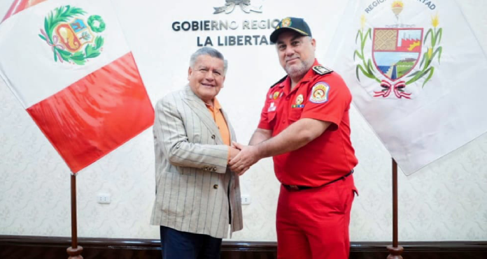 Acuña ofrece 2.5 millones para Los Bomberos de La Libertad