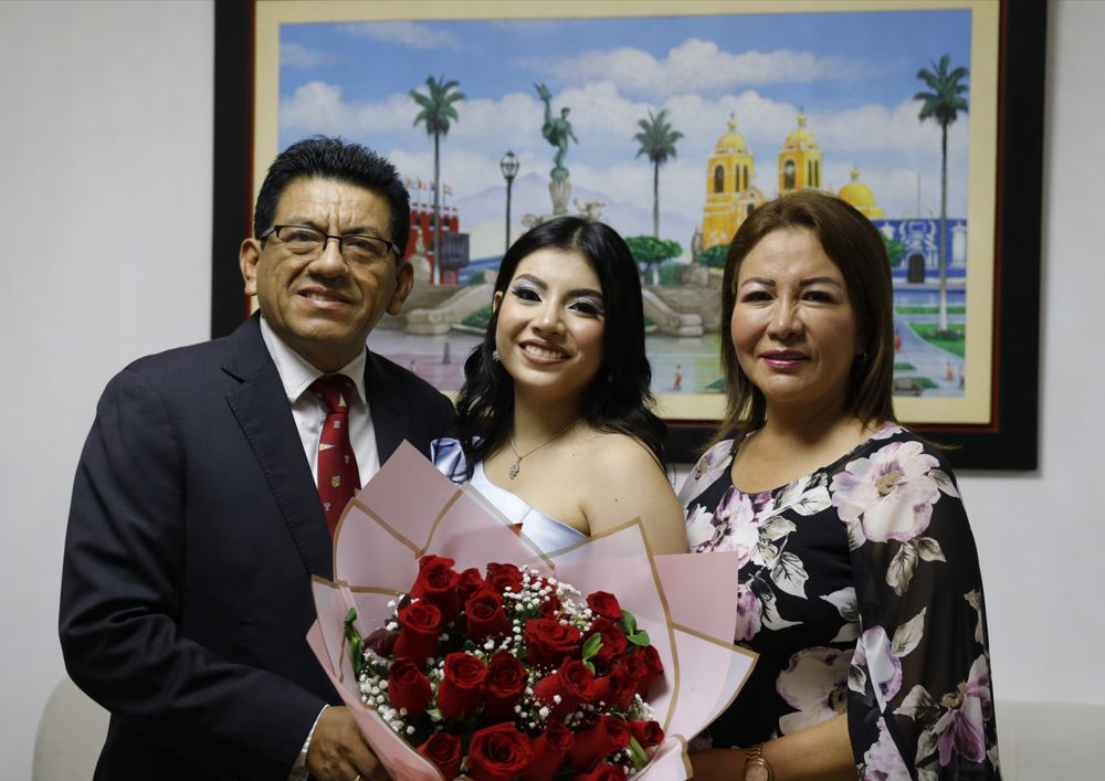 Anabell Maza Escobal es la reina del 71° Festival Internacional de la Primavera