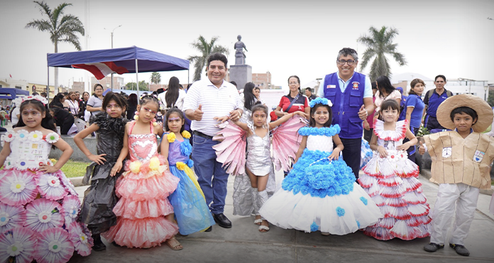 Niños realizaron modelaje con material reciclado en El Porvenir