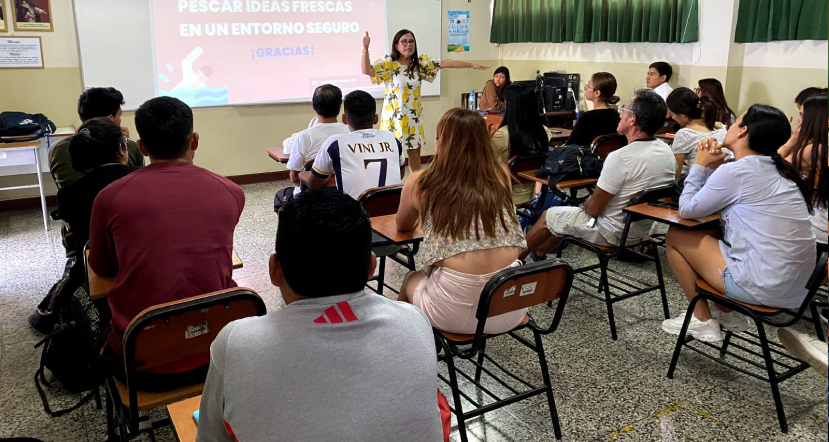 Capacitan a profesores de natación en primeros auxilios para actuar ante emergencias en piscinas