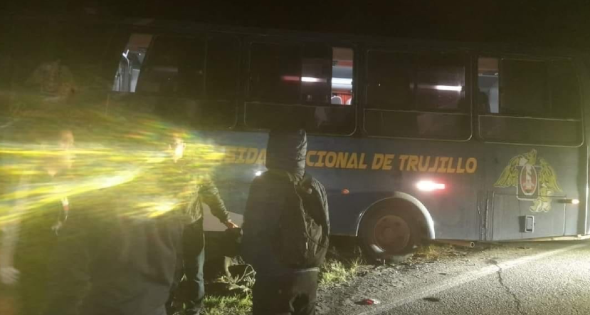 Bus de la UNT sufre terrible accidente en la vía Trujillo - Otuzco