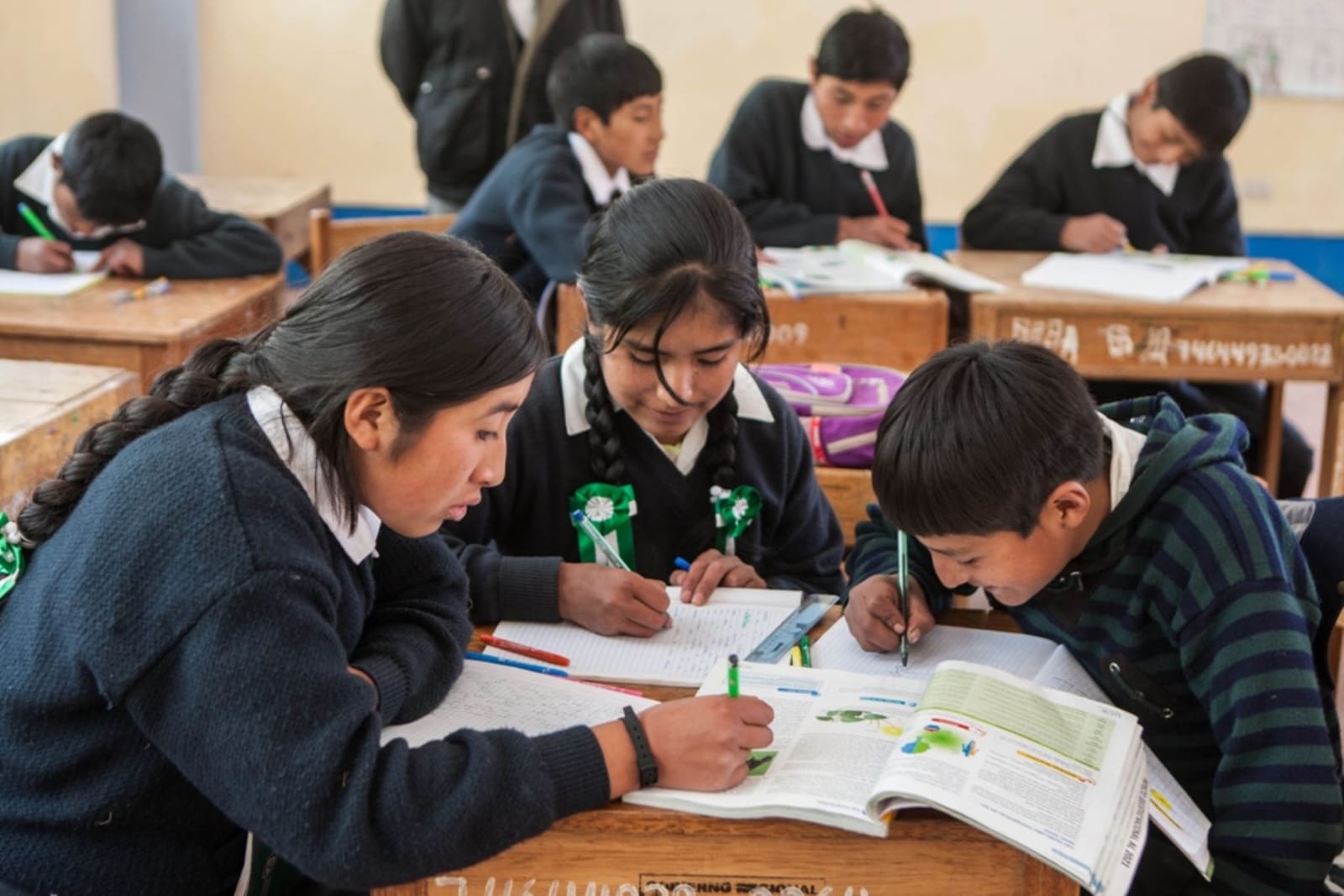 Vehículos beneficiarán a 3 mil estudiantes de Cochorco, facilitando su traslado a los colegios