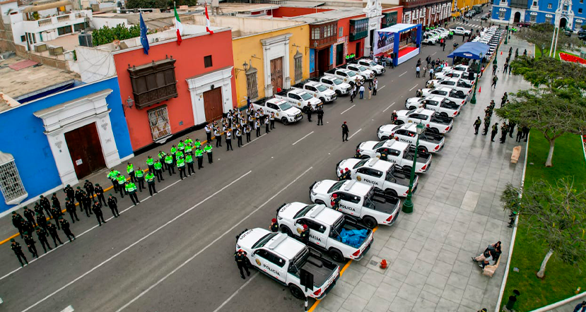 GORE entregó 40 patrulleros a la PNP y en Diciembre llegarán 100 camionetas más