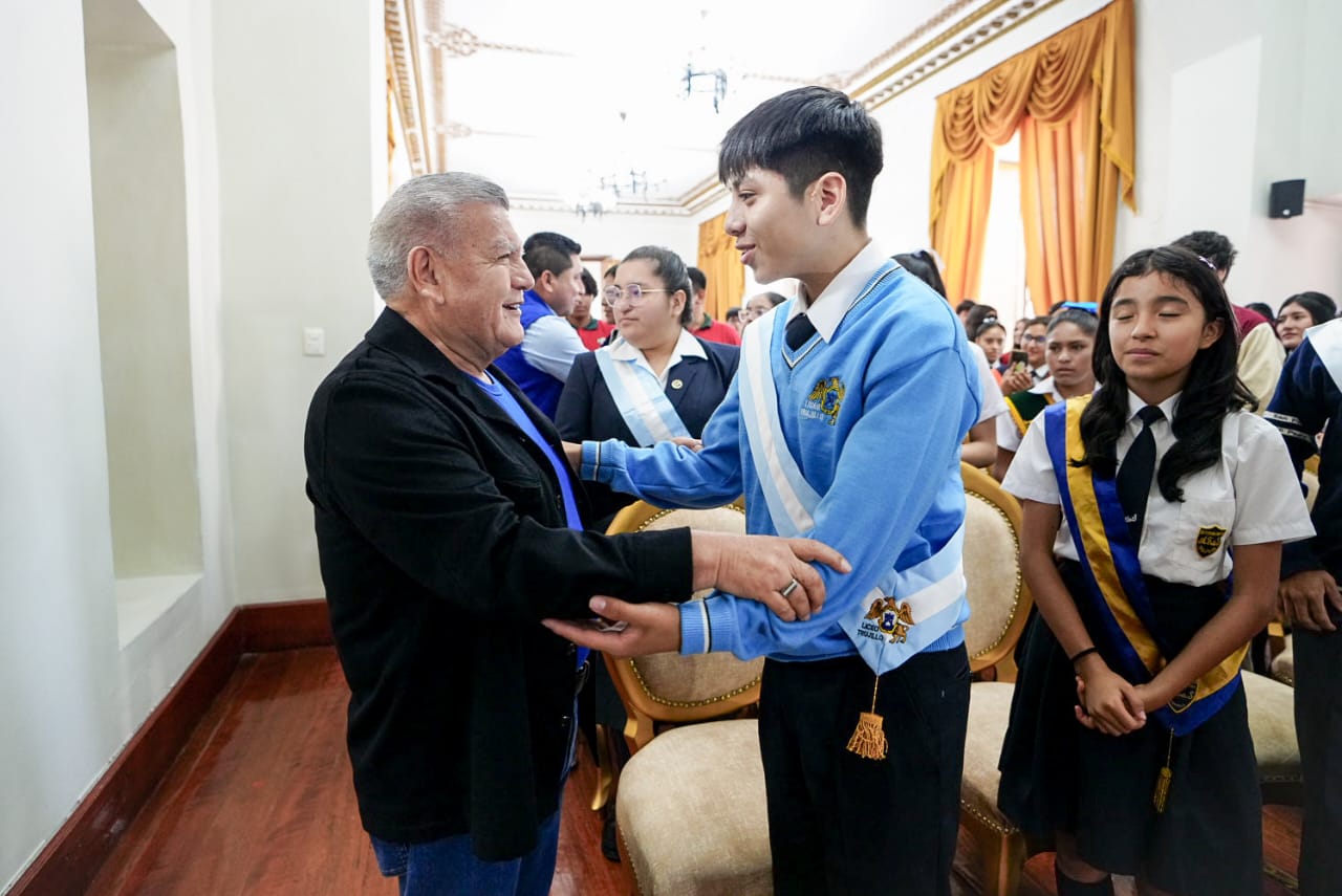 César Acuña llama a los jóvenes a construir un país justo y solidario