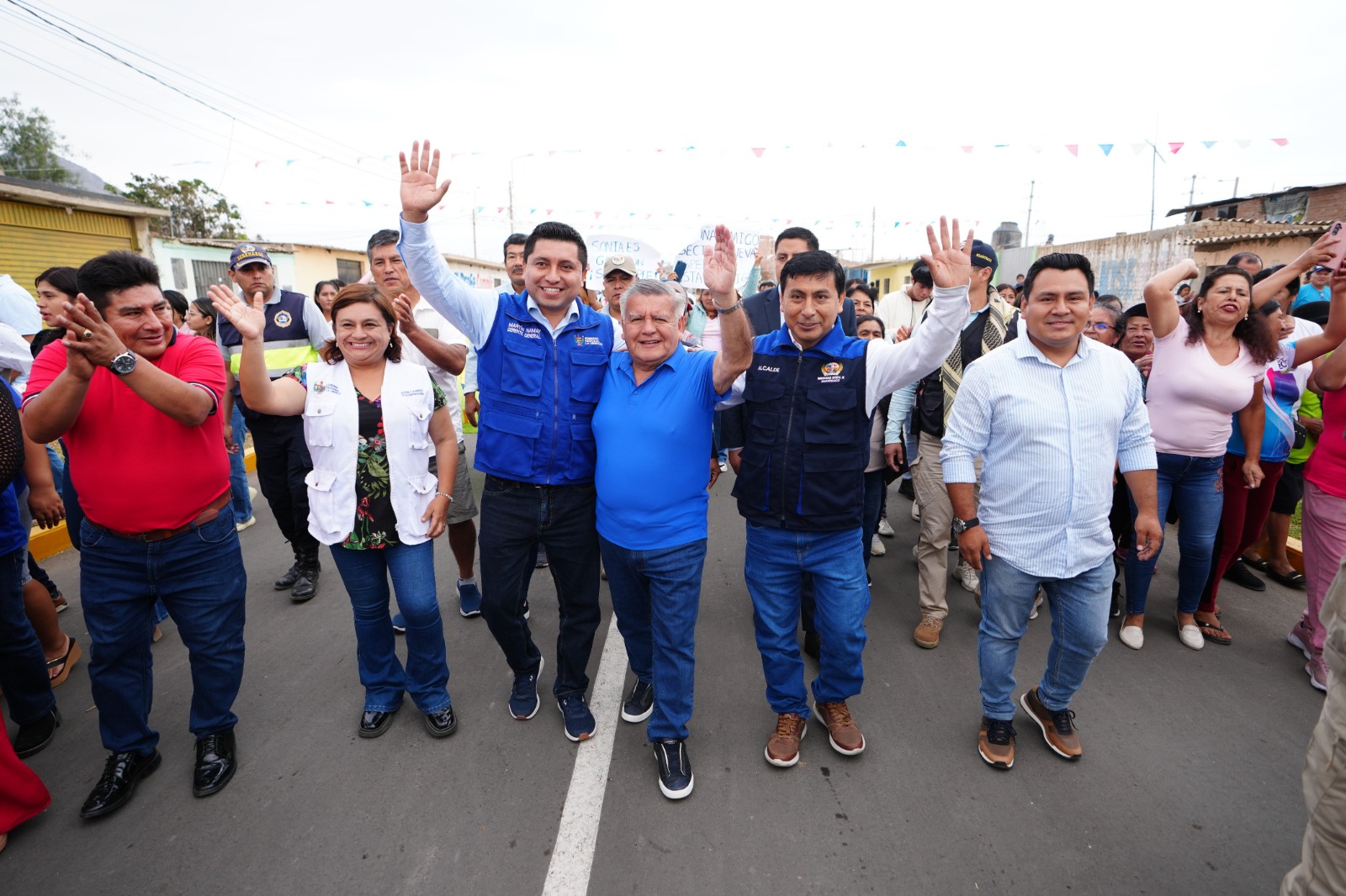 Más de 3 mil familias del centro poblado Víctor Raúl ya no sufrirán por el polvo y la tierra
