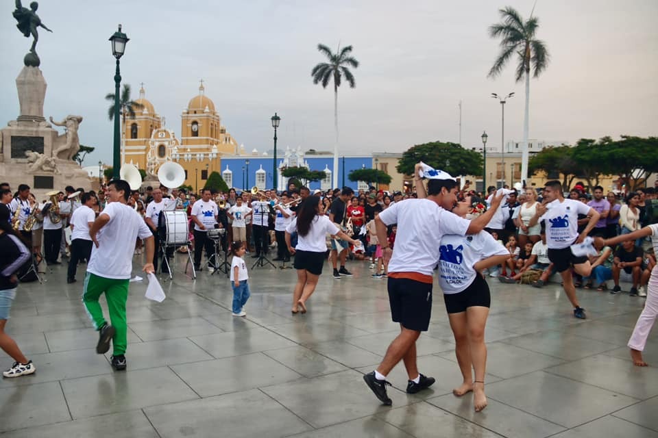 Plaza de Armas de Trujillo es escenario de ensayos de Marinera