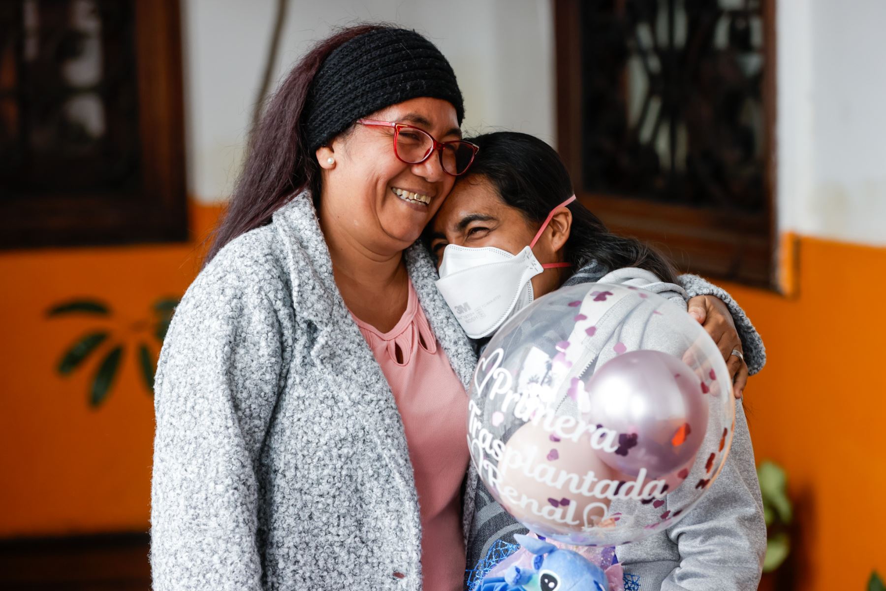 Madre le dona un riñón a su hija en histórico trasplante realizado por el Hospital Dos de Mayo