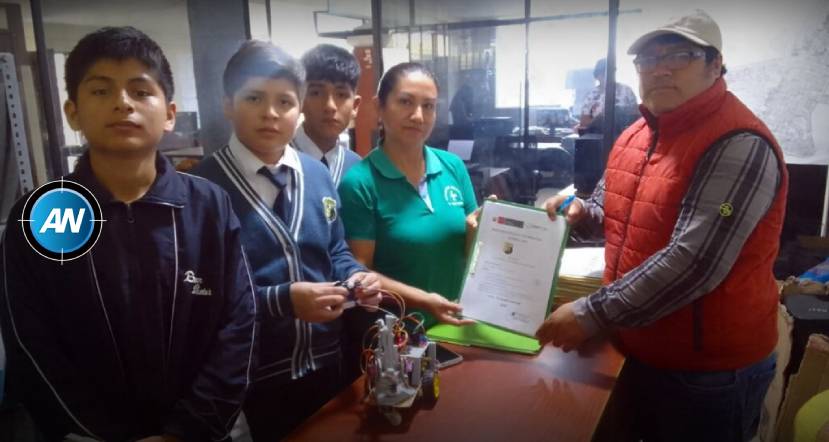 Escolares de El Porvenir diseñan robot que ayuda a mantener limpias las calles