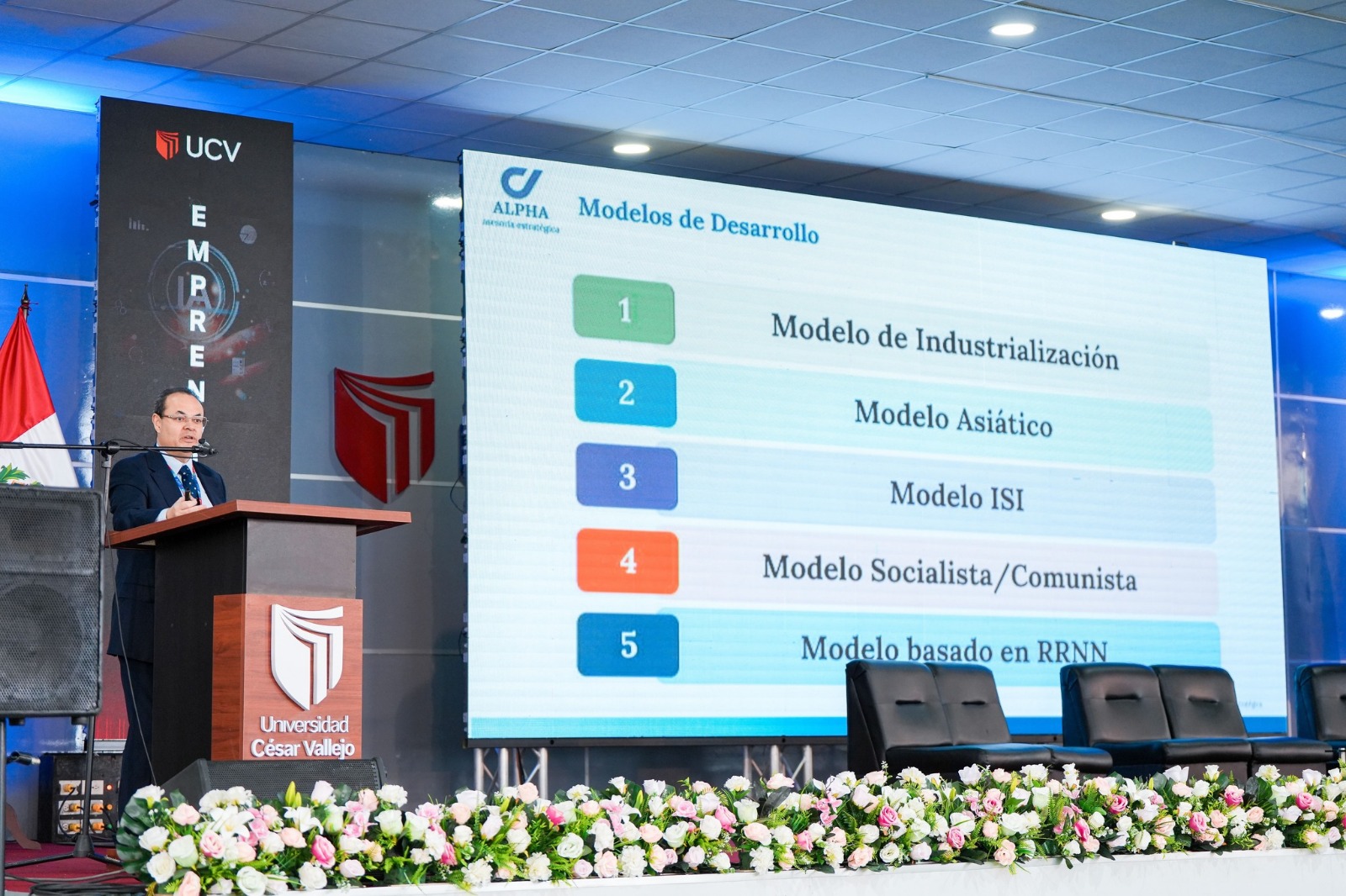 Expertos perfilan los retos empresariales que marcarán la era digital en congreso internacional de la UCV