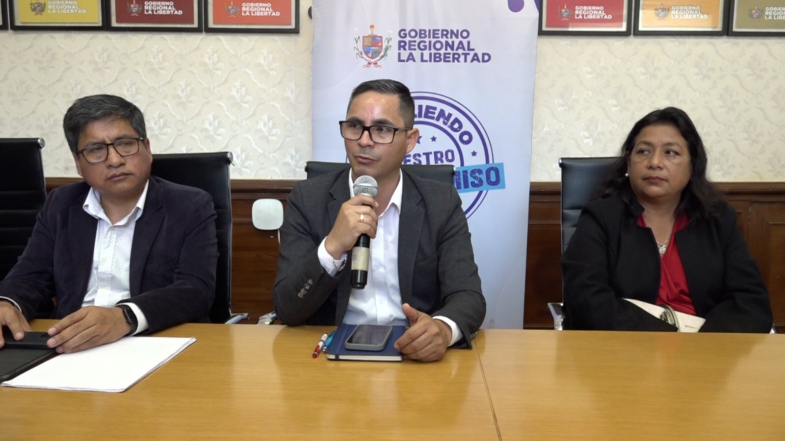 Rogger Ruiz: "Alumnos del colegio San Juan sí tienen carpetas donde estudiar"