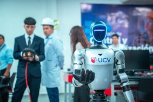 UCV incorpora robots humanoides y apuesta por la educación tecnológica del futuro