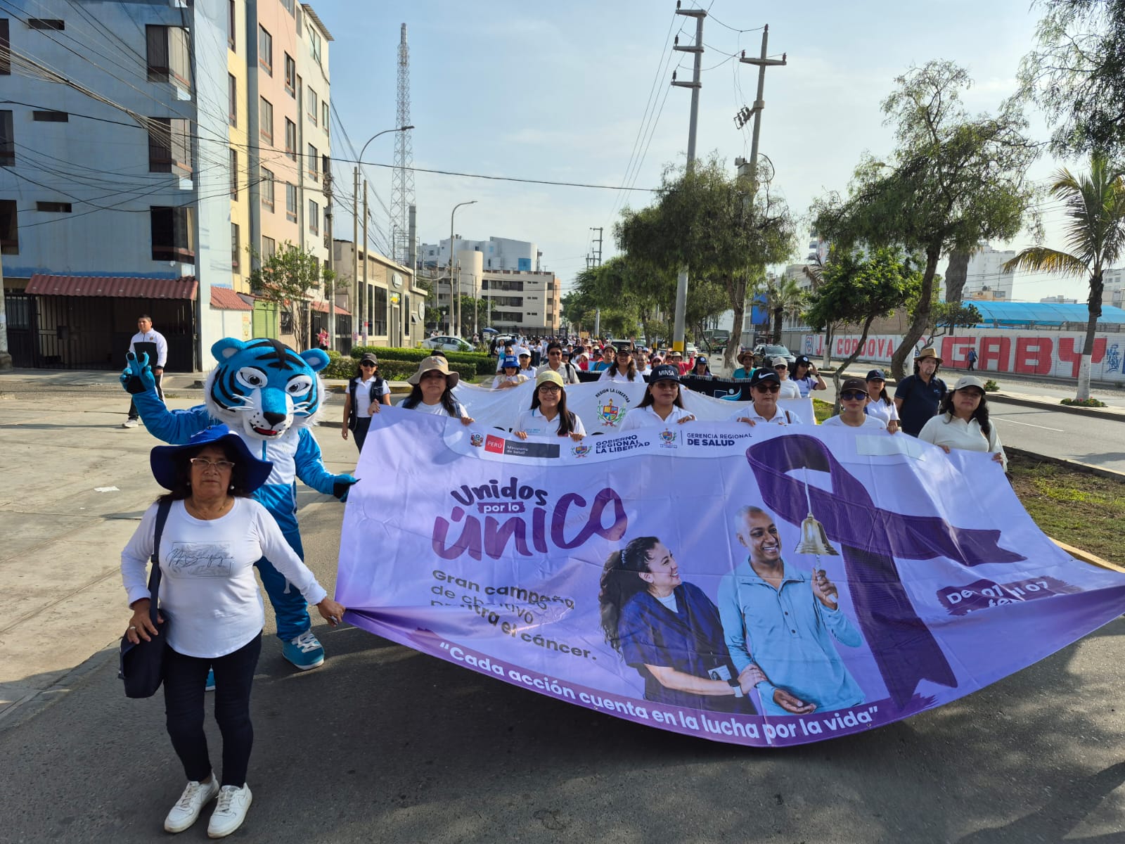 Colegio de Enfermeros de La Libertad participa en marcha y promueve la prevención del cáncer