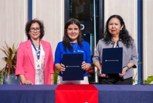 UCV fortalece alianza con EsSalud con entrega de equipos médicos especializados
