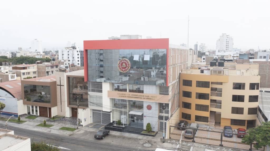 Centro de Peritaje del Colegio de Ingenieros no genera confianza y deciden suspender a su presidente
