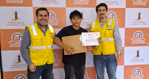 Fondo Social Salaverry entregó 33 laptops a becarios con mejores promedios académicos